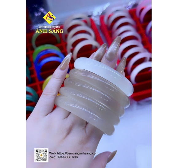 VÒNG ĐÁ BẠCH NGUYỆT QUANG PHONG THỦY 001