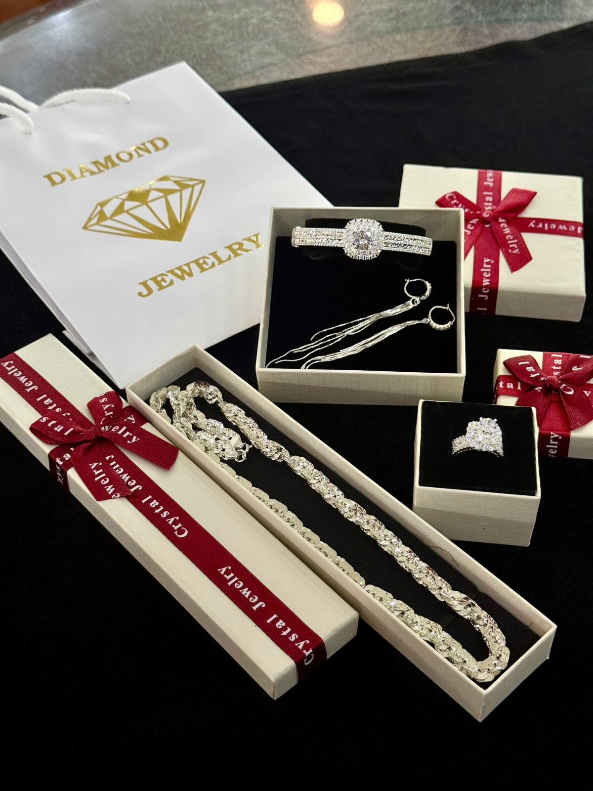 Hoạt động cửa hàng bạc KINAS